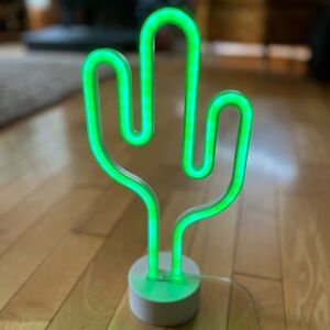 Neon-Like Cactus Light